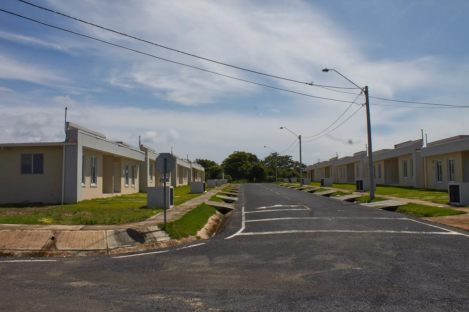 Calle de viviendas terminadas y entregadas